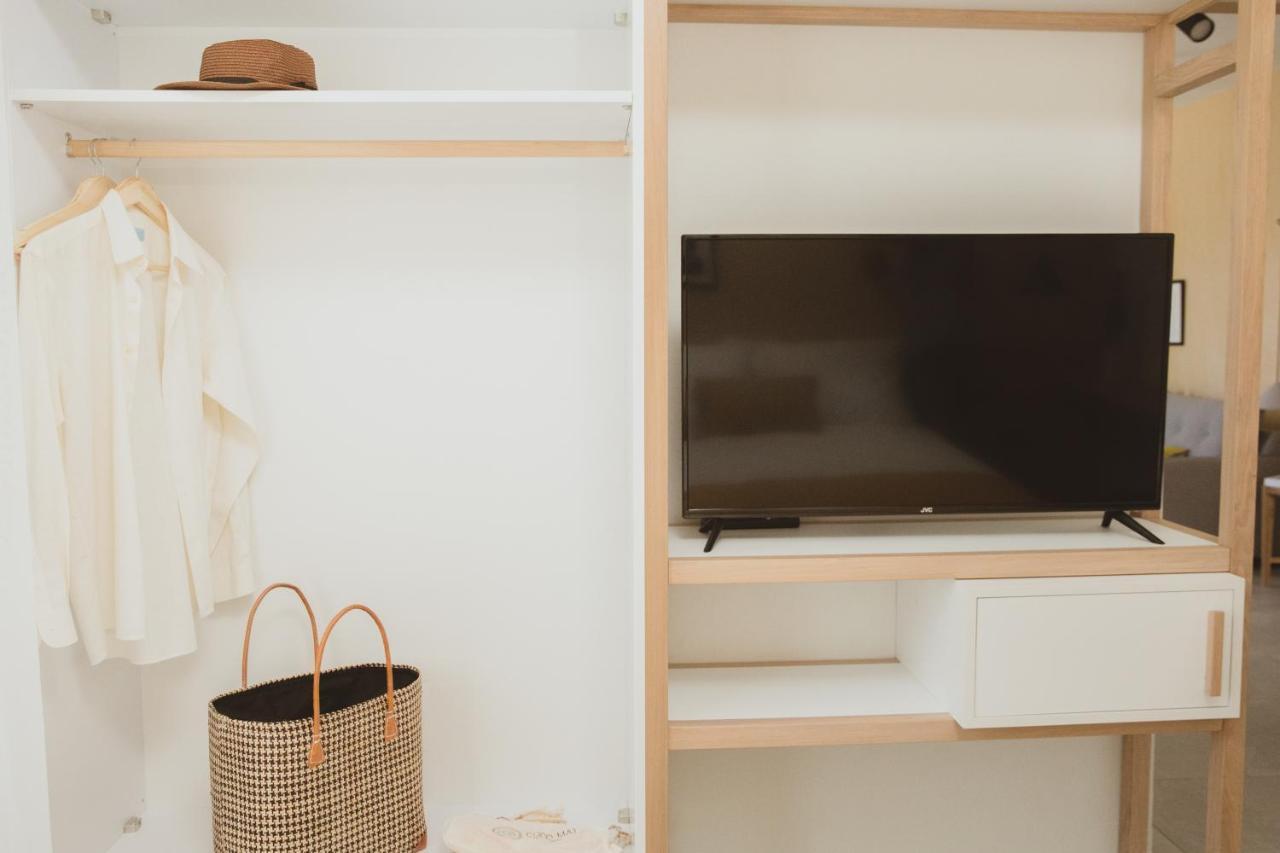Essentia Vita Comfy Suites Лименас Екстериор снимка